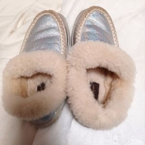 Manitobah slippers womens size 6